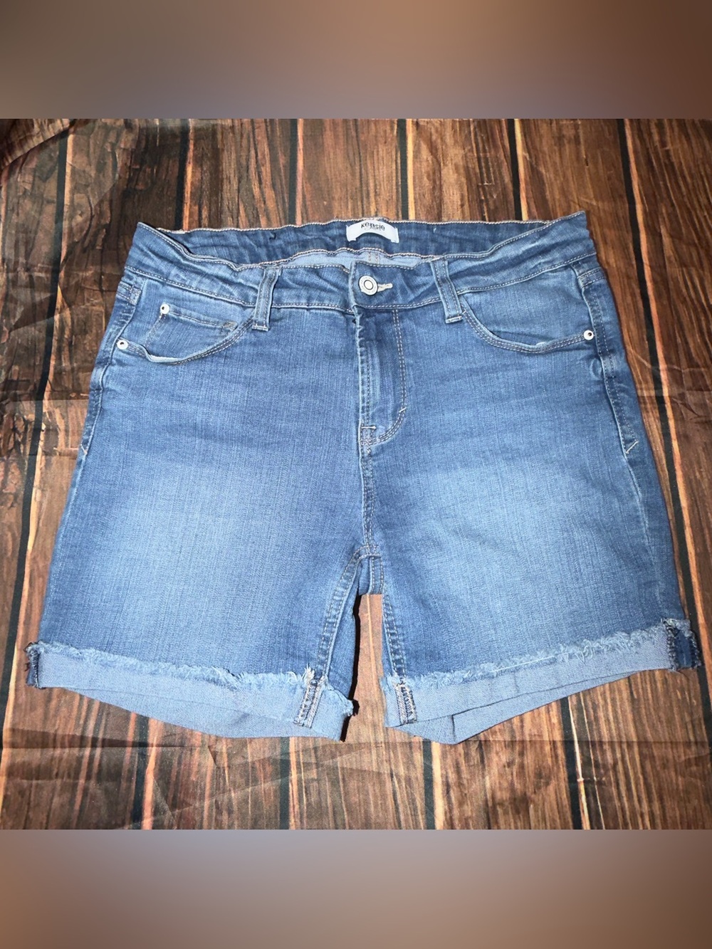 Kensie Jeans Cuffed Frayed Denim Shorts Sz 6 / 28